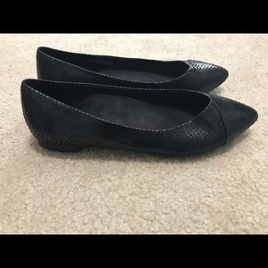 Vionic Black Flats
